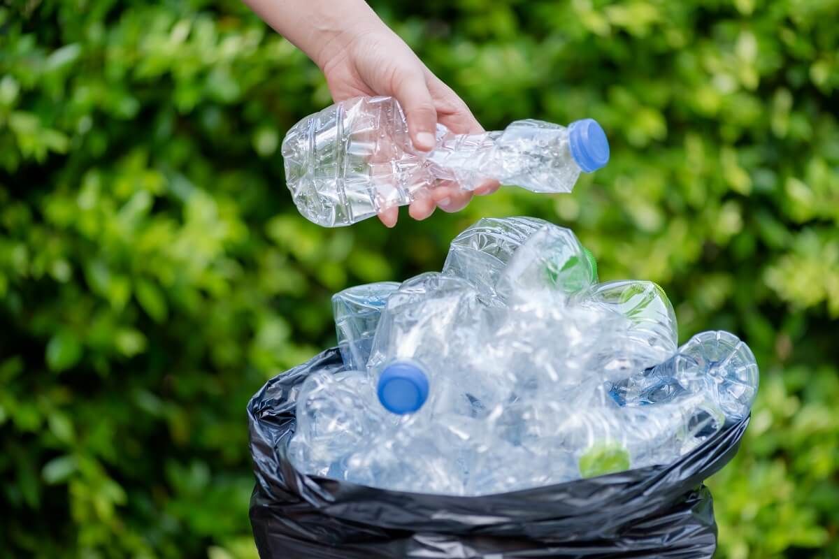 Januártól nem szabad összenyomni a műanyag palackokat /Fotó: Shutterstock