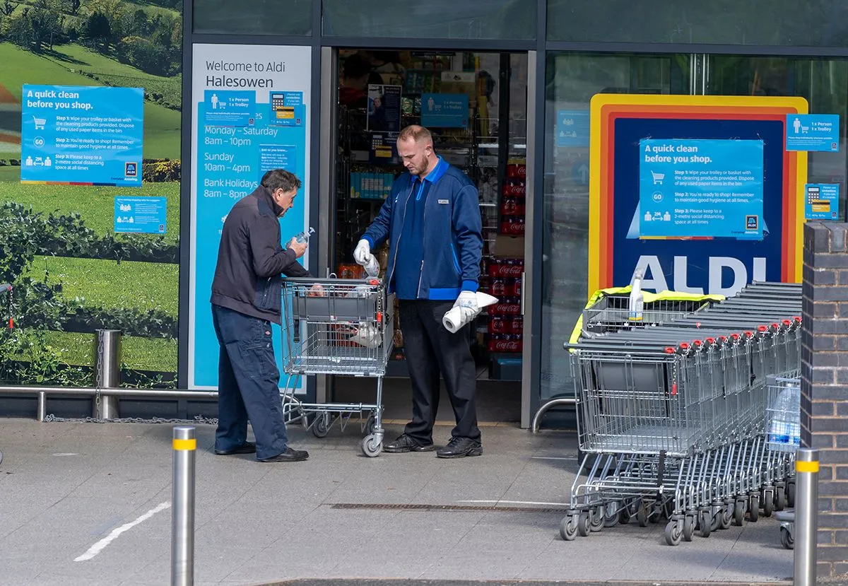 Egységesen 12%-kal növeli dolgozói fizetését az Aldi Magyarország /Fotó: Shutterstock