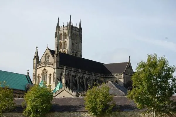 Downside Abbey - bencés katedrális a szomszéd utcában