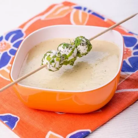 Sárgadinnye gazpacho kecskesajttal recept