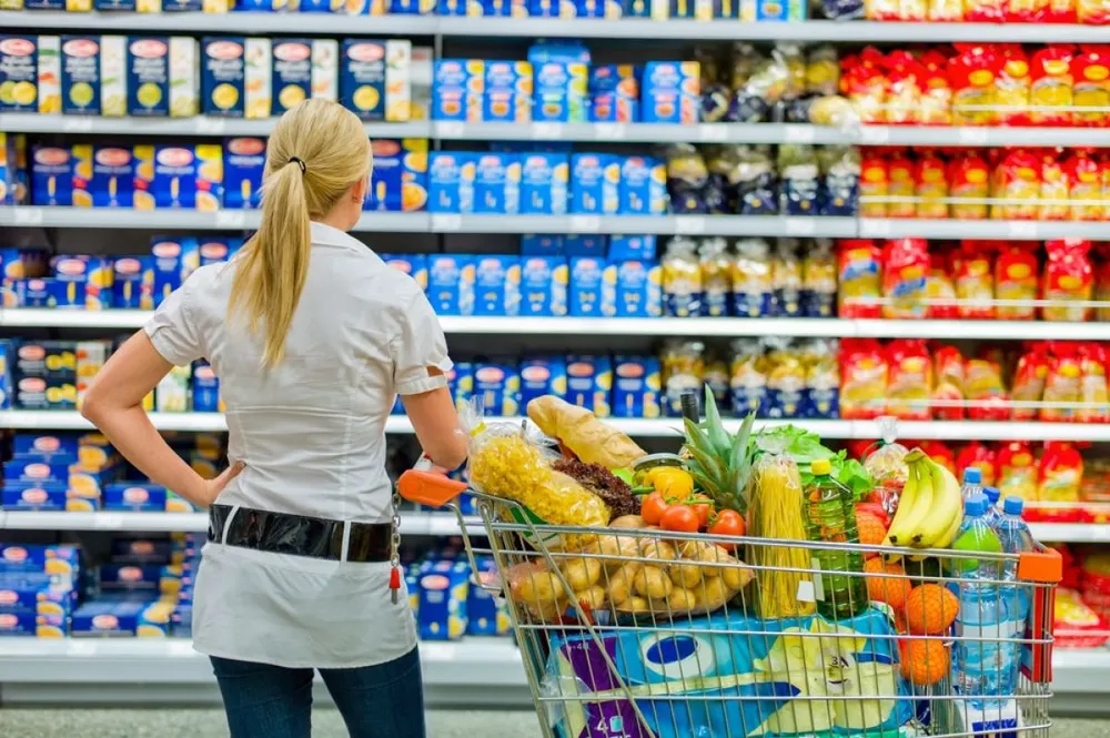 Érdemes az alsó és felső polcokat is megnézni /Fotó: Shutterstock