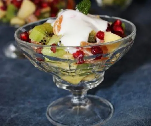 Gyümölcssaláta édes tejföllel recept