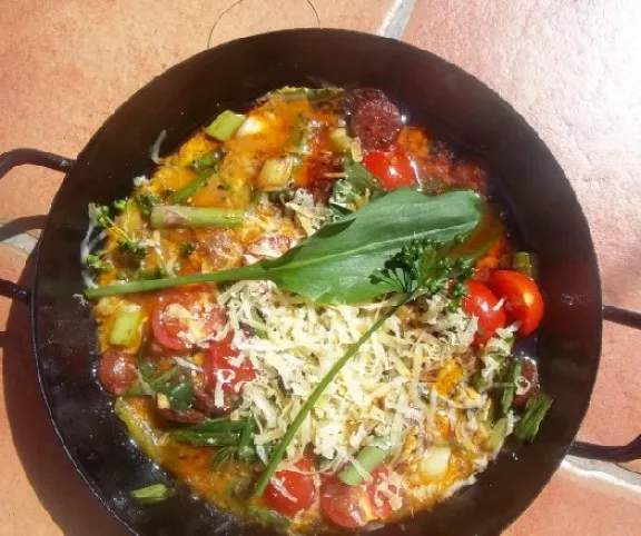 Spárgás omlett szalonnával és kolbásszal recept