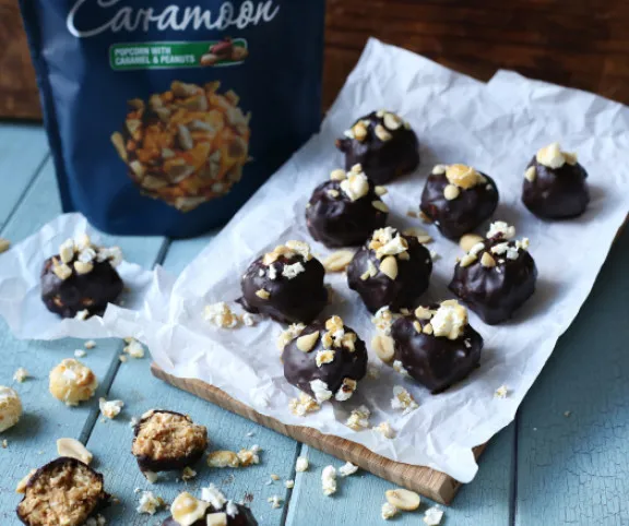 Sütés nélküli vajkaramellás popcorngolyók recept