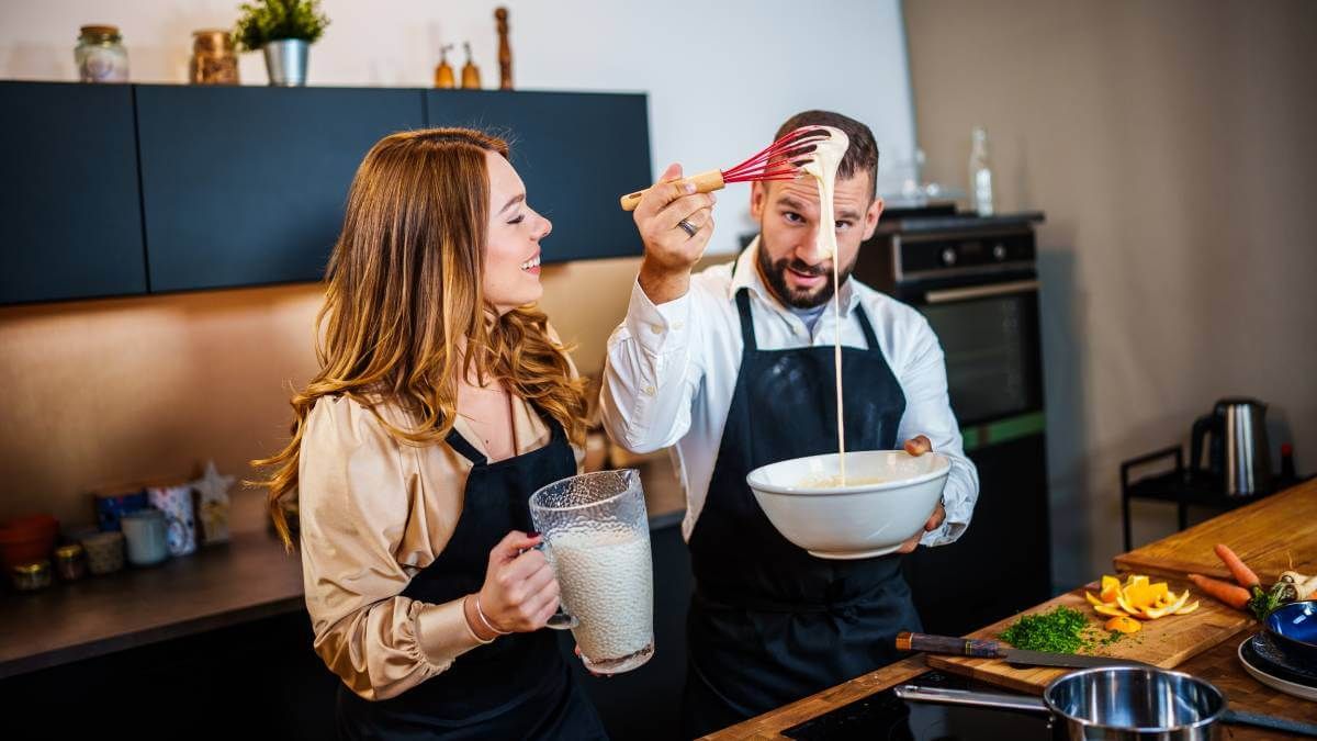 A konyhában is teljes az összhang köztük / Fotó: Csóka Ferenc, Mindmegette