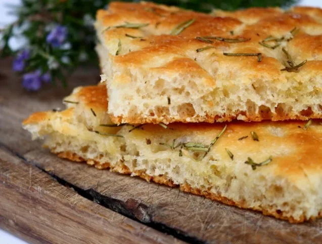 Rozmaringos lepénykenyér (focaccia) recept