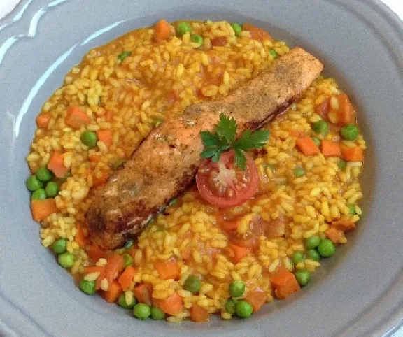 Paella sült lazaccal recept
