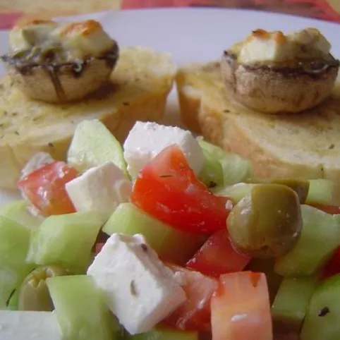 Fetával és olívával töltött gombafejek recept