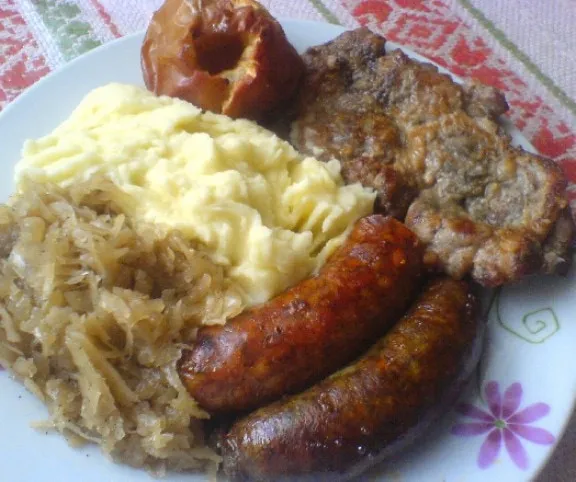 Disznótoros párolt káposztával és sült almával - Mindmegette Villámverseny  recept