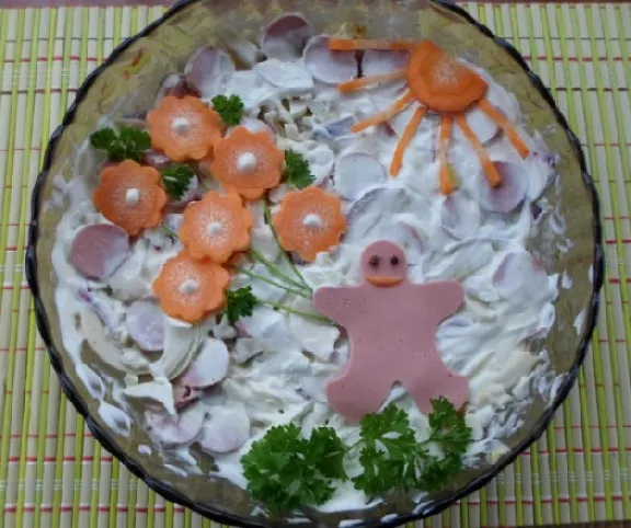 Tojásos virslisaláta mókás tálalásban recept