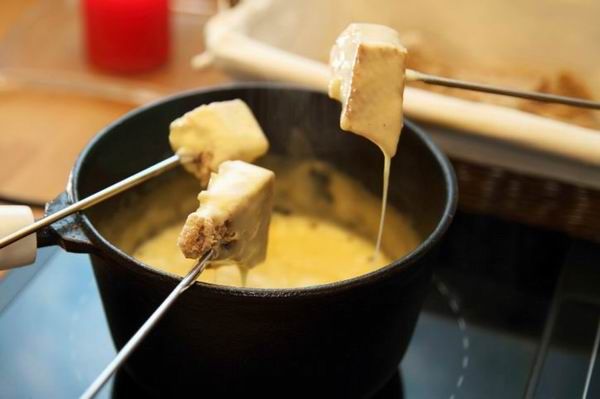 Fondue, amikor az olvadt sajté a főszerep