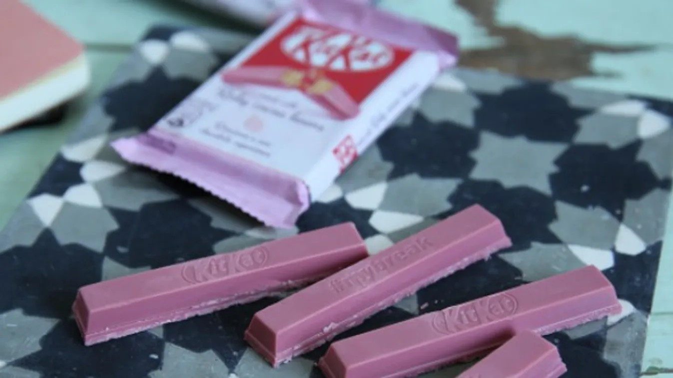 Teszt! Megkóstoltuk az új rózsaszín KitKat-et - egészen szélsőséges vélemények születtek!