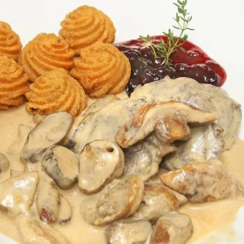Pikáns őzszeletek gombamártással recept