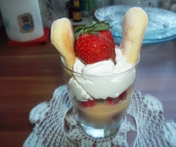 Epres pohárdesszert tejszínhabbal recept