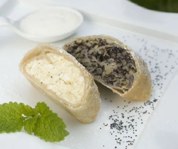 Hagyományos húzott rétes kétféle töltelékkel recept