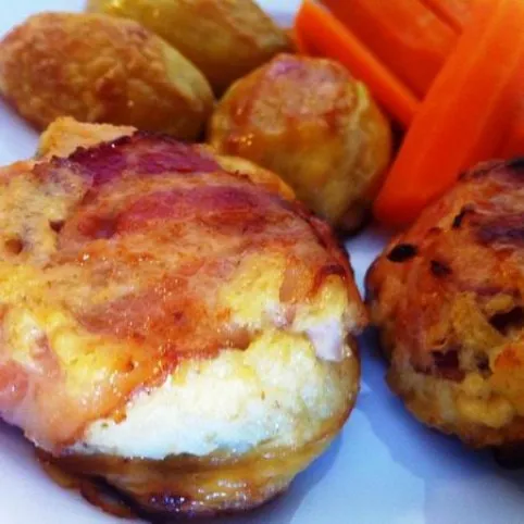 Tejszínes-sajtos csirkemell muffintepsiben sütve recept