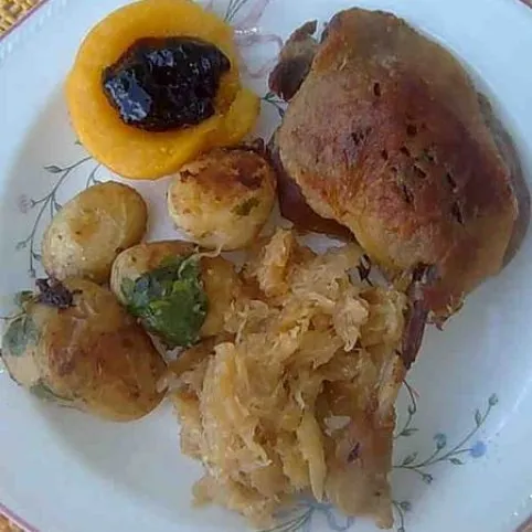 Sült kacsacomb párolt káposztával recept