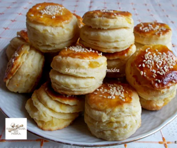 Hajtogatott krumplis pogácsa recept