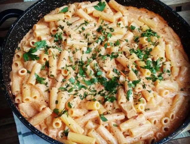 Majorannás-csirkés tészta recept