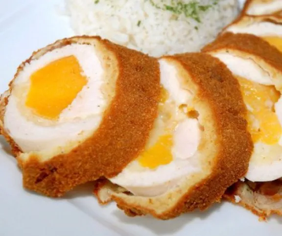 Őszibarackkal töltött csirkemell bundában recept