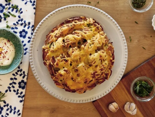 Zöldfűszeres-sajtos cipó  recept