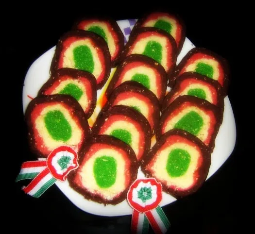 Kokárda, avagy piros-fehér-zöld keksztekercs recept