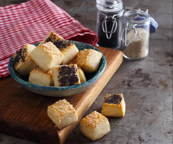 Szezámmagos és mákos kockák recept