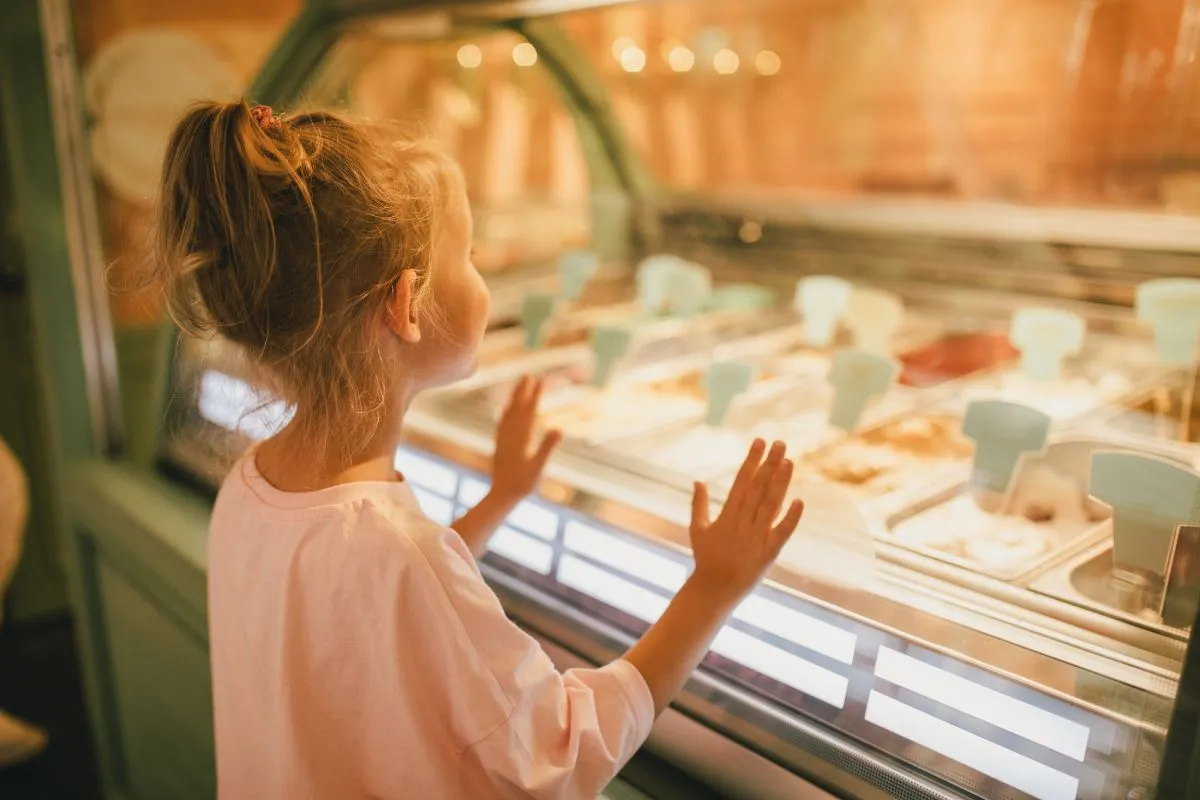 Ha szeretnénk többféle ízt megkóstolni, egy gombóc áráért kétféle ízt is választhatunk (Fotó: Shutterstock)