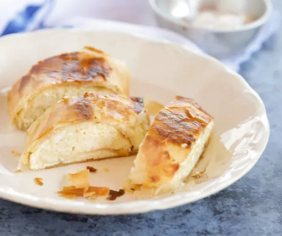 Tejfölös-túrós rétes (tárkányi sós rétes) recept