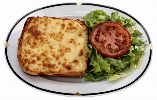 A croque monsieur salátával tökéletes főfogás lehet