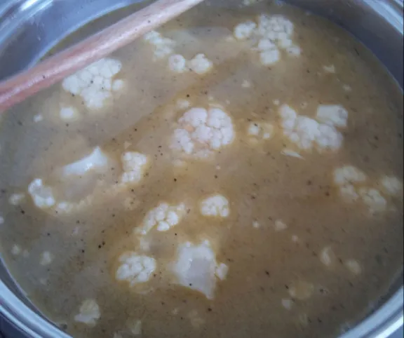 Tejfölös karfiolleves gazdagon recept