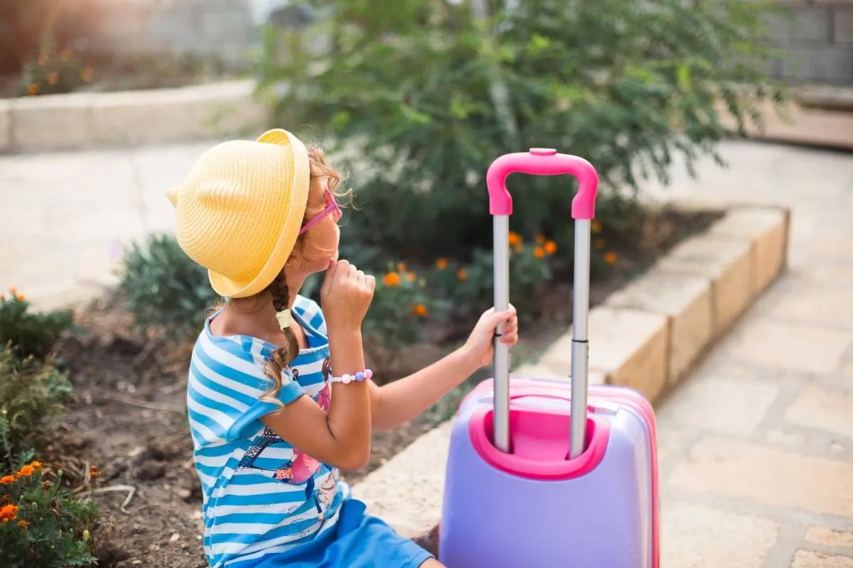 Beszéljük meg a gyerekkel, hogy mi kerül a poggyászba / Fotó: Shutterstock