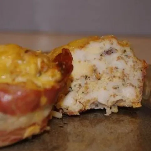 Csirkés muffin baconben recept
