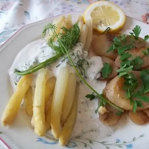 Fehérspárga fehérboros kaporszósszal recept