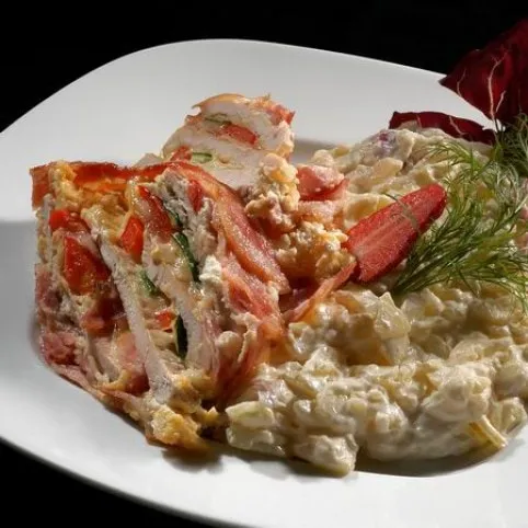 Sajttal és színes paprikával rakott csirkemell recept