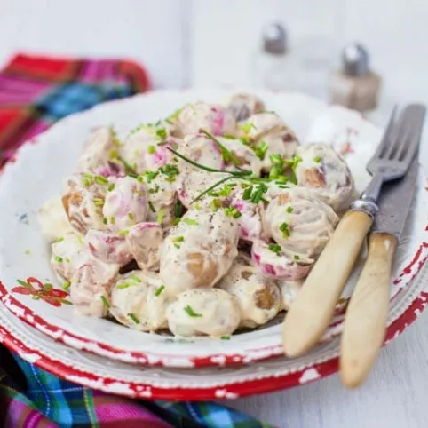 Újburgonya-saláta sült retekkel  recept