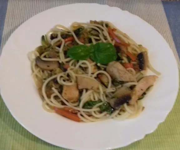 Cukkinis-répás csirkemell spagettivel recept