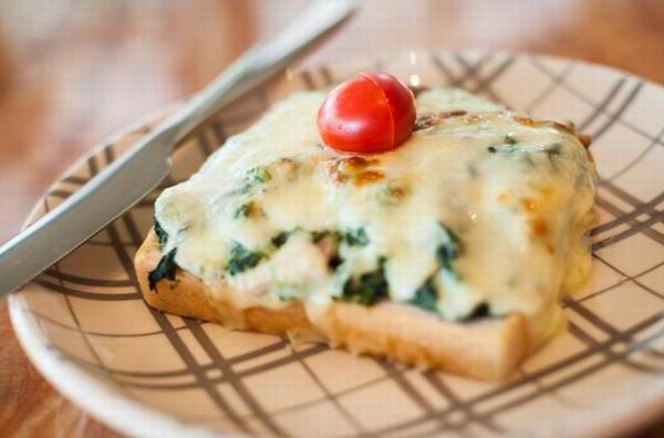 A croque monsieur is elképzelhetetlen krémes besamel nélkül