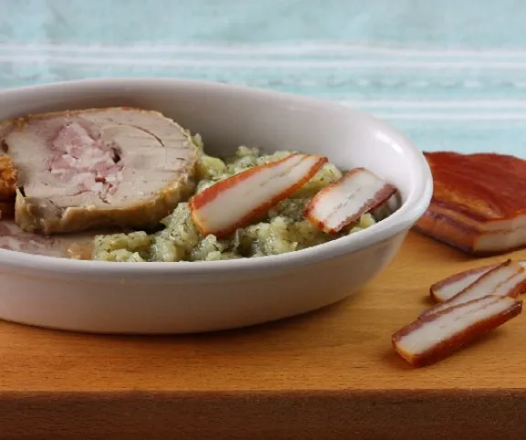 Pulykamelltekercsek füstölt császárszalonnával töltve recept