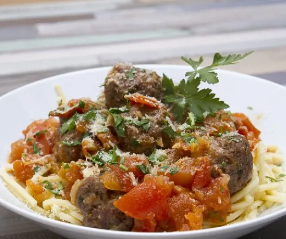 Paradicsomos húsgombóc spagettivel recept