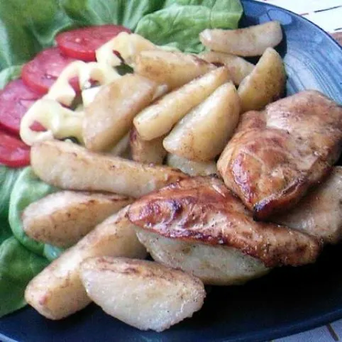 Pácolt csirkemellfilé fűszeres krumplival recept