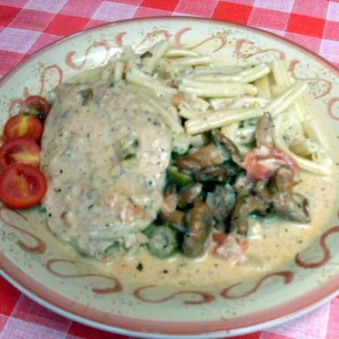 Mediterrán csirke gombával és mascarponéval recept