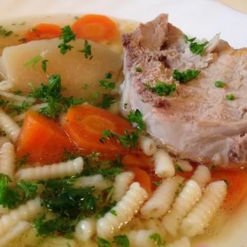 Húsleves csigatésztával recept