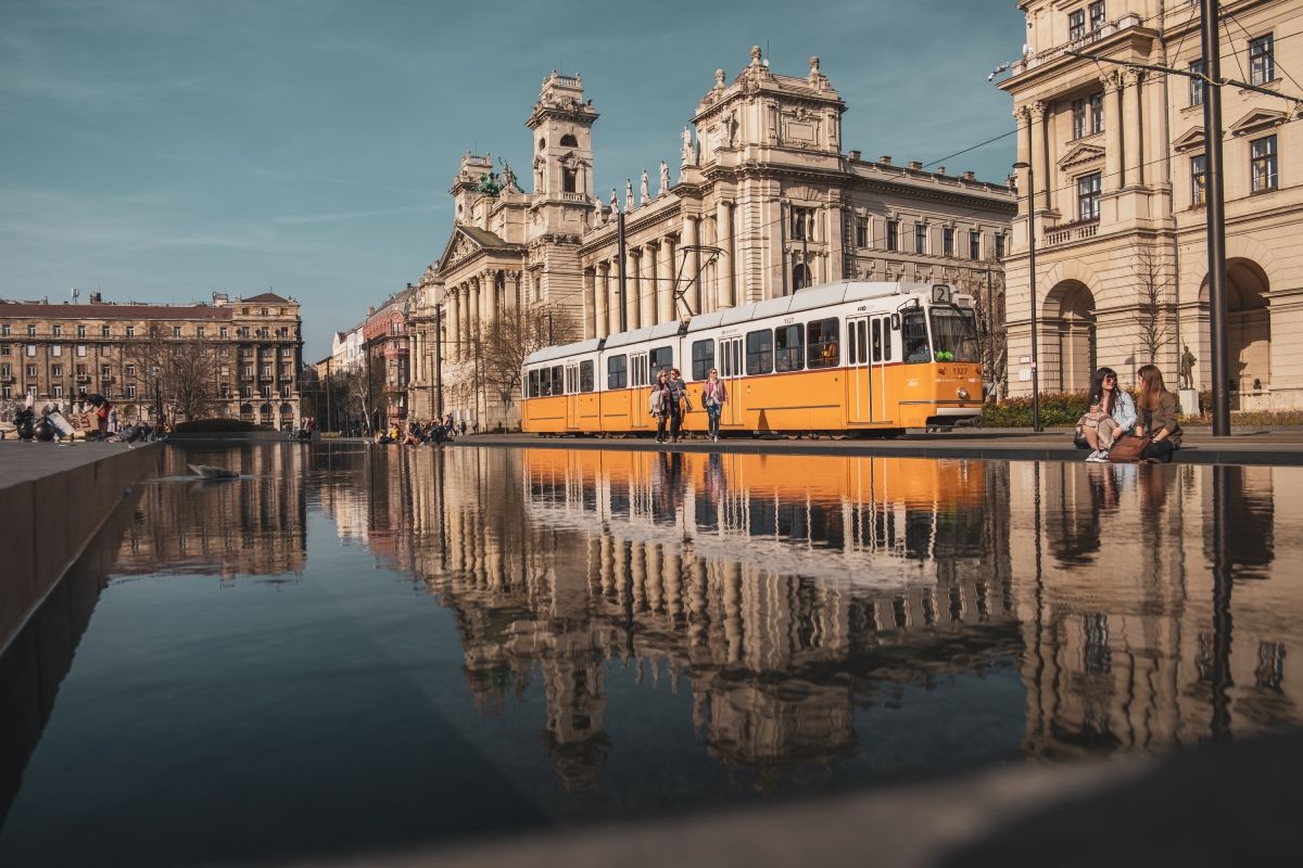 A lezárások – többek között – a 2-es villamos útvonalát is érintik (Fotó: Shutterstock)