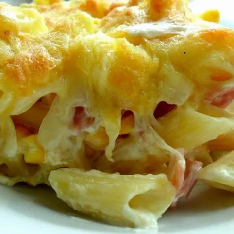 Újhagymás-sonkás sült tészta recept