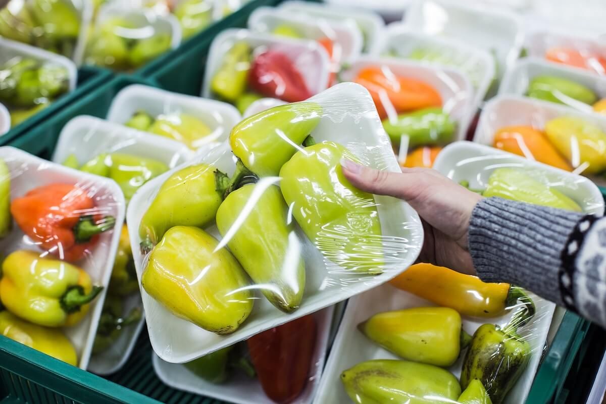 Az Európai Unió szeretné csökkenteni az egyszer használatos műanyag mennyiségét /Fotó: Shutterstock