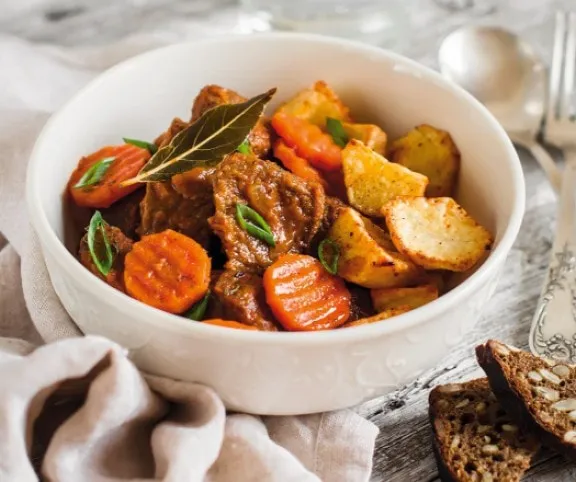 Marhagulyás sárgarépával recept