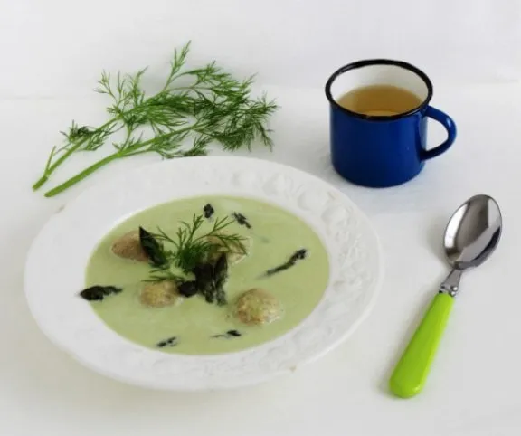 Kapros spárgaleves halgombóccal recept