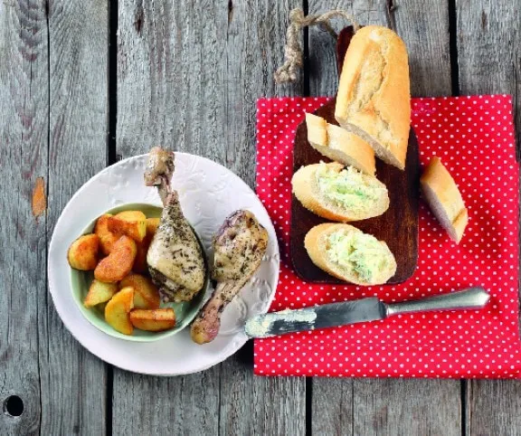 Fűszeres csirkecomb borsos steakburgonyával recept