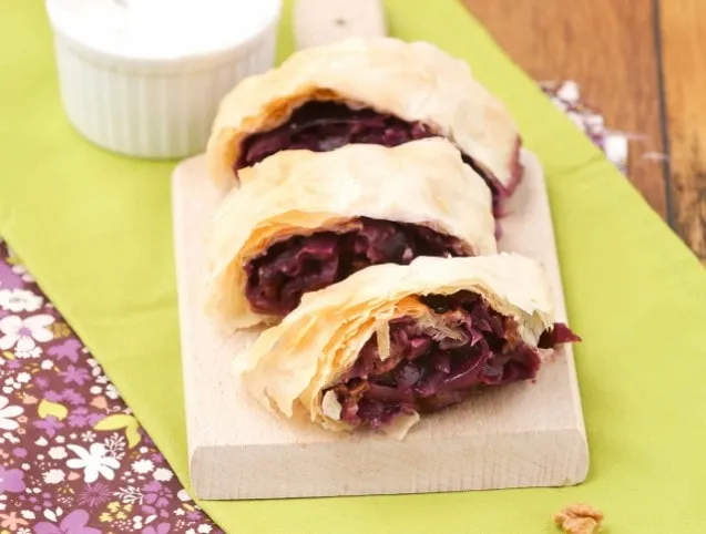 Káposztás rétes fetával és mazsolával  recept